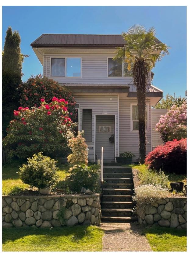431 2nd Street E North Vancouver, BC V7L 1C9