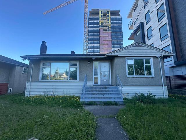448 41st Avenue W Vancouver, BC V5Y 2S7