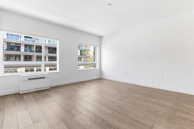 203-3590 39th Avenue W Vancouver, BC V6N 3A5