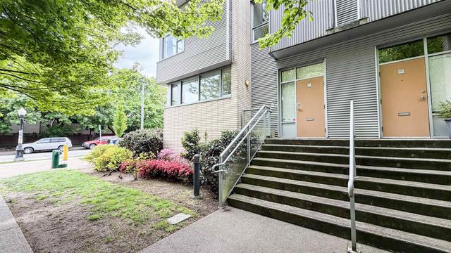 390 11th Avenue E Vancouver, BC V5T 4V9
