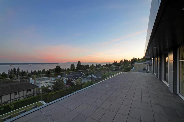 2370 Palmerston Avenue  West Vancouver, BC V7V 2W1