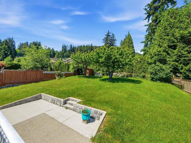 1218 Chamberlain Drive  North Vancouver, BC V7K 1P3