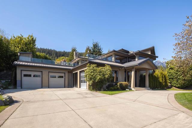 1109 Hillside Road  West Vancouver, BC V7S 2G3