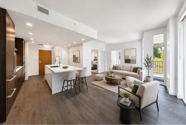 305-2888 Arbutus Street  Vancouver, BC V6J 0J1