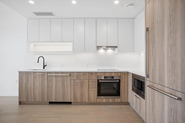 202-8398 Oak Street  Vancouver, BC V6P 0L9