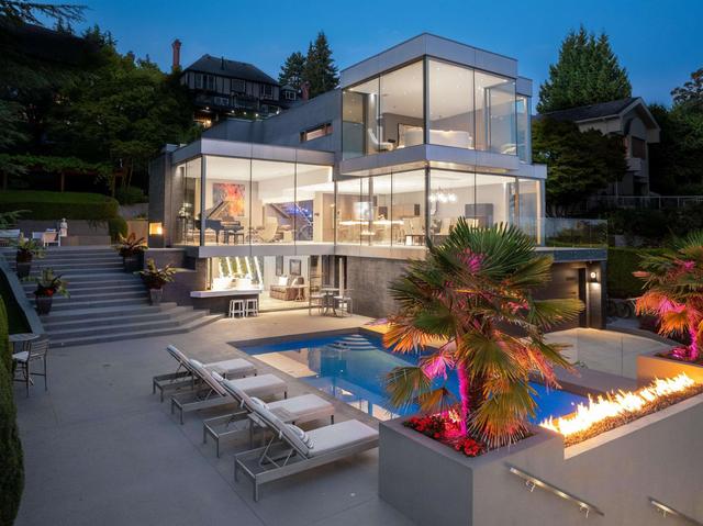 2331 Westhill Drive  West Vancouver, BC V7S 2Z2