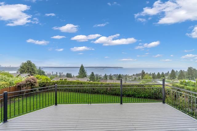 2340 Orchard Lane  West Vancouver, BC V7V 4X6