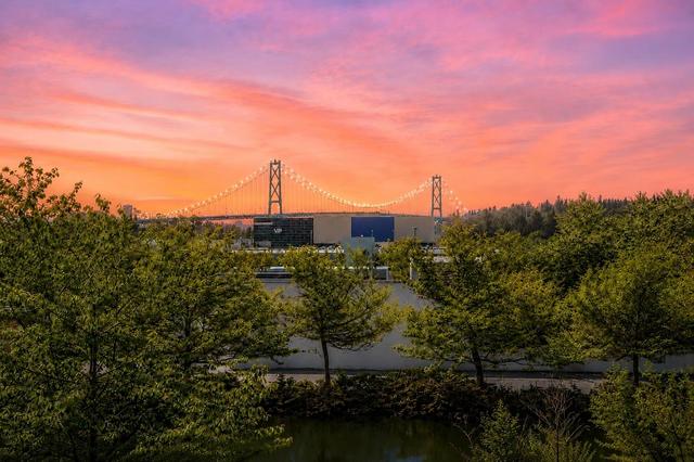 403-788 Arthur Erickson Place  Vancouver, BC V7T 0B6