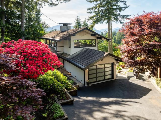 6485 Madrona Crescent  West Vancouver, BC V7W 2J7