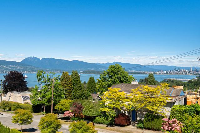 1937 Tolmie Street  Vancouver, BC V6R 4C1