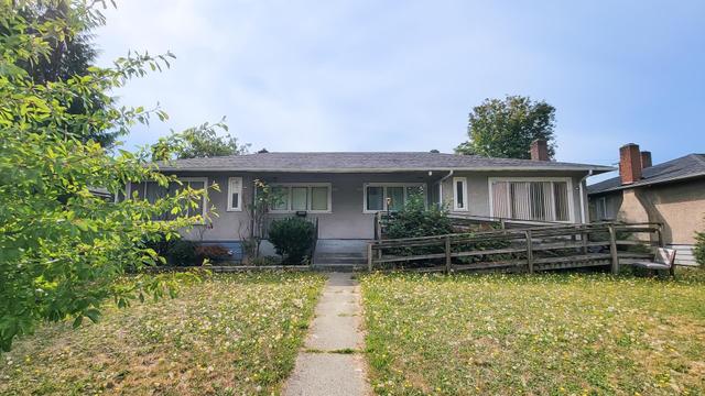 2576 Grandview Highway S Vancouver, BC V5M 2C8