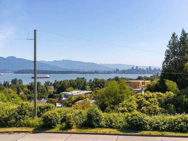 4514 Bellevue Drive  Vancouver, BC V6R 1E3
