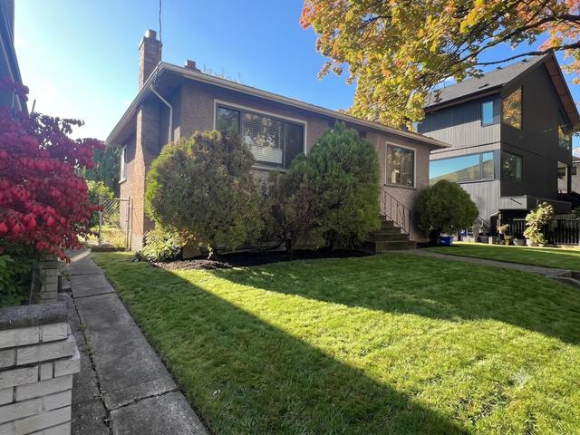 360 24th Avenue E Vancouver, BC V5V 1Z9