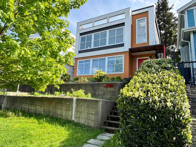 1588 41st Avenue E Vancouver, BC V5P 1K2