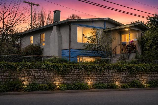 3141 Broadway E Vancouver, BC V5M 1Z7
