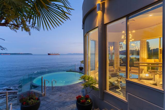 3912 Marine Drive  West Vancouver, BC V7V 1N4