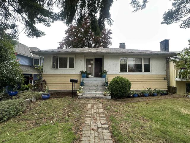 313 13th Street E North Vancouver, BC V7L 2L8