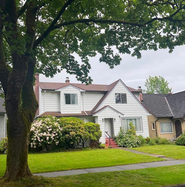 311 21st Avenue W Vancouver, BC V5Y 2E4