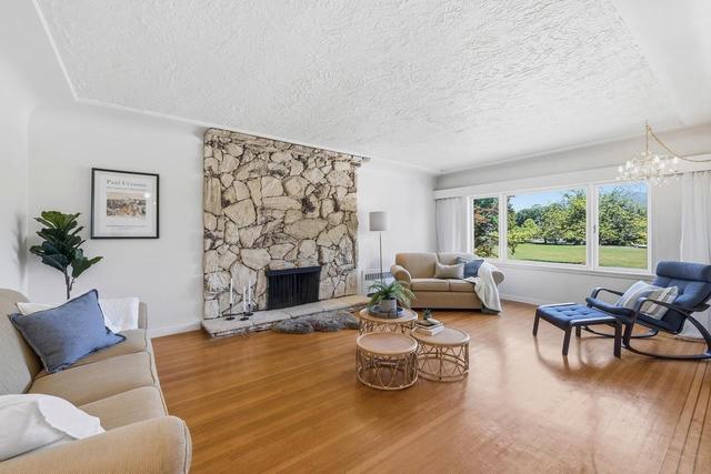 2880 Oxford Street  Vancouver, BC V5K 1N6