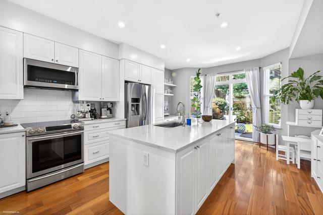 8527 Aquitania Place  Vancouver, BC V5S 4V7