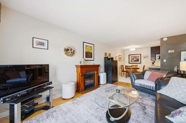 101-123 19th Street E North Vancouver, BC V7L 2Y9