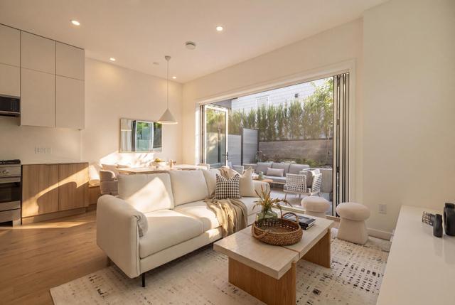 2790 Cambridge Street  Vancouver, BC V5K 1L7