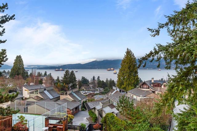 1995 Sasamat Place  Vancouver, BC V6R 4A3