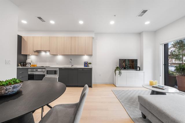 2421 Grant Street  Vancouver, BC V5K 3G5