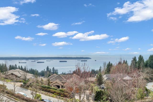 102-2575 Garden Court  West Vancouver, BC V7S 0A2