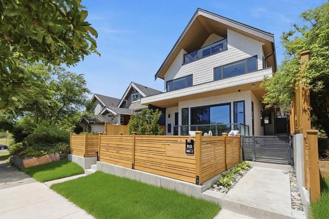 1-625 24th Avenue E Vancouver, BC V5V 2A3