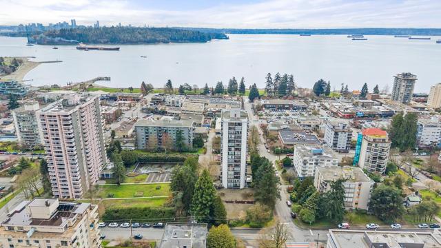 704-650 16th Street  West Vancouver, BC V7V 3R9