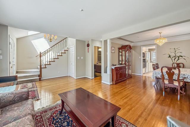 2755 20th Avenue W Vancouver, BC V6L 1H1