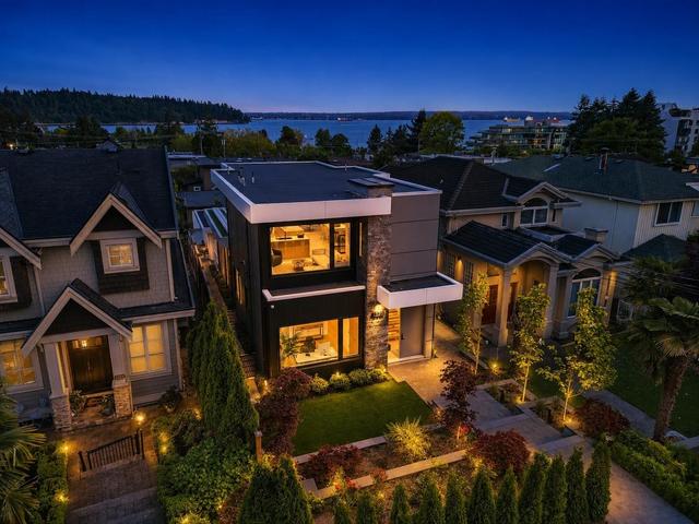 1236 Duchess Avenue  West Vancouver, BC V7T 1H4