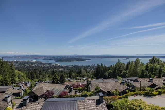 PH2-2200 Chippendale Road  West Vancouver, BC V7S 3J4