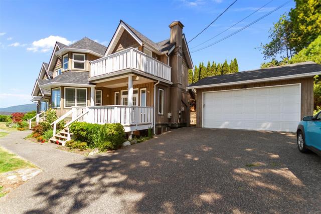 186 Braemar Road E Vancouver, BC V7N 1P9