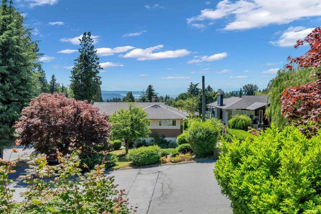 468 Saville Crescent  North Vancouver, BC V7N 3B1