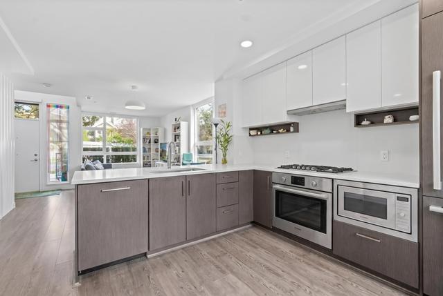 190 63rd Avenue W Vancouver, BC V5X 0G6