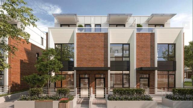 6352 Oak Street  Vancouver, BC V6P 2W4