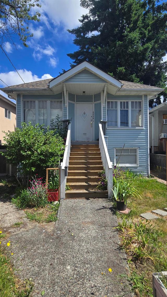 3253 School Avenue  Vancouver, BC V5R 5N4