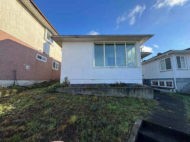 7654 Fraser Street  Vancouver, BC V5X 3W8