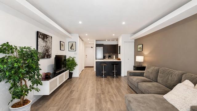 214-1545 2nd Avenue E Vancouver, BC V5N 1C8