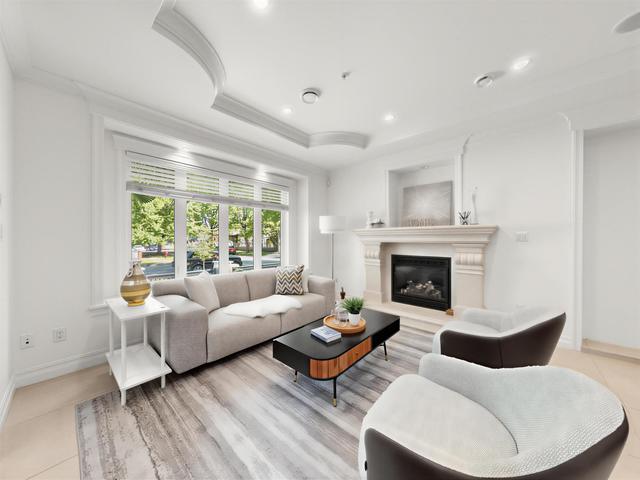 2456 45th Avenue E Vancouver, BC V5R 3B5