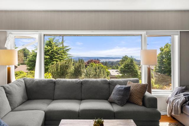 674 Blueridge Avenue  North Vancouver, BC V7R 2J3