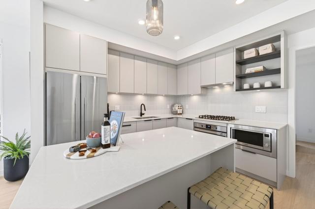 114-921 Grant Street  Coquitlam, BC V3J 0S2
