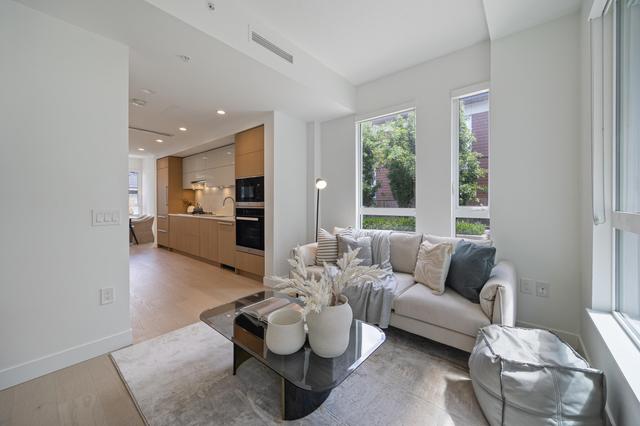 477 King Edward Avenue W Vancouver, BC V5Y 2J3