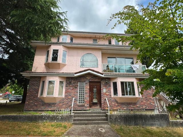 3 43rd Avenue E Vancouver, BC V5W 1S7