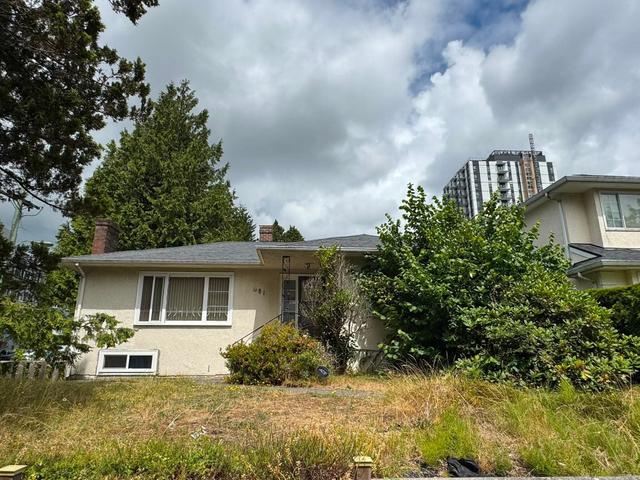 481 40th Avenue W Vancouver, BC V5Y 2R5