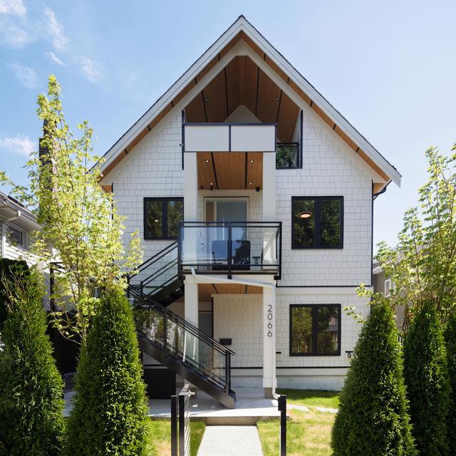 2066 1st Avenue E Vancouver, BC V5N 1B5