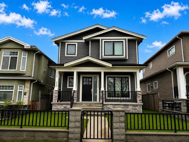 3345 Parker Street  Vancouver, BC V5K 2W1
