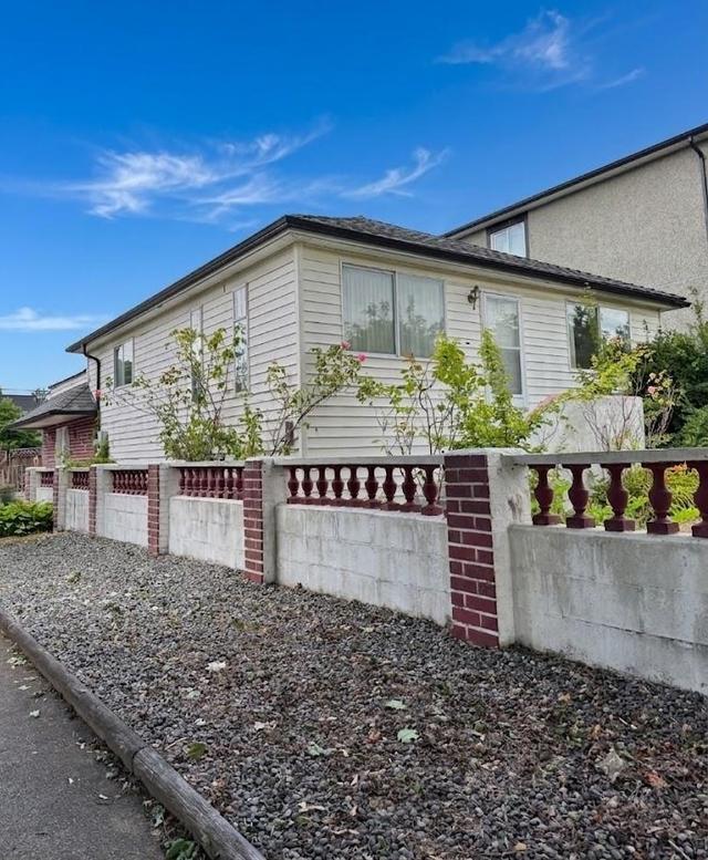 1750 Slocan Street  Vancouver, BC V5M 4M7
